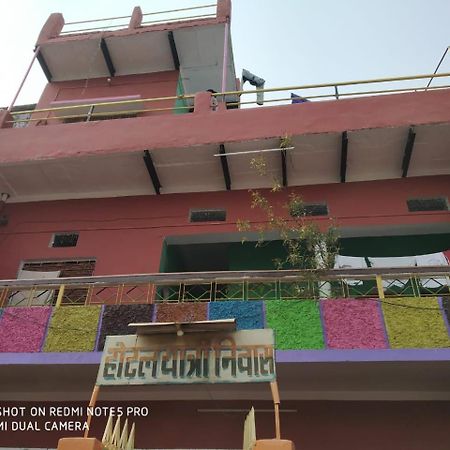 Hotel Yatri Niwas Varanasi Exterior photo