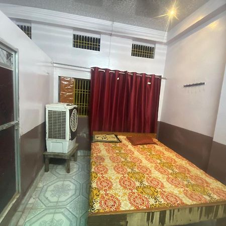 Hotel Yatri Niwas Varanasi Exterior photo