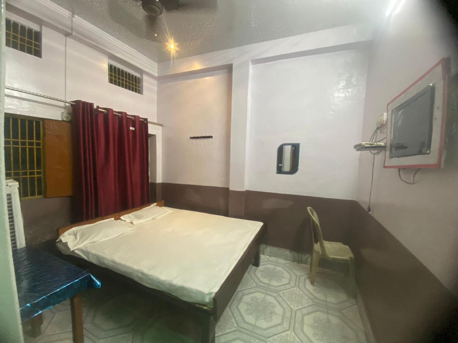 Hotel Yatri Niwas Varanasi Exterior photo