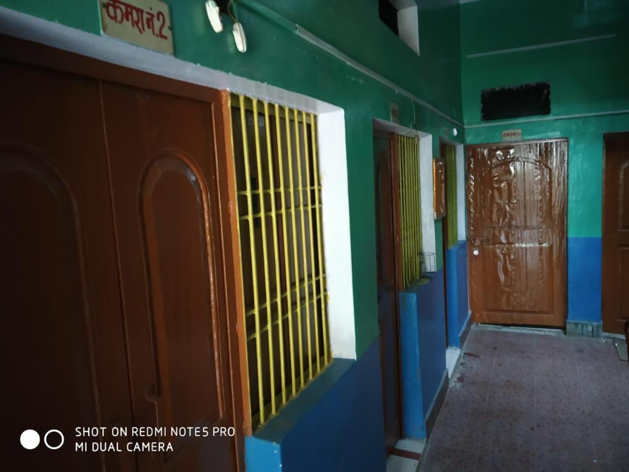 Hotel Yatri Niwas Varanasi Exterior photo