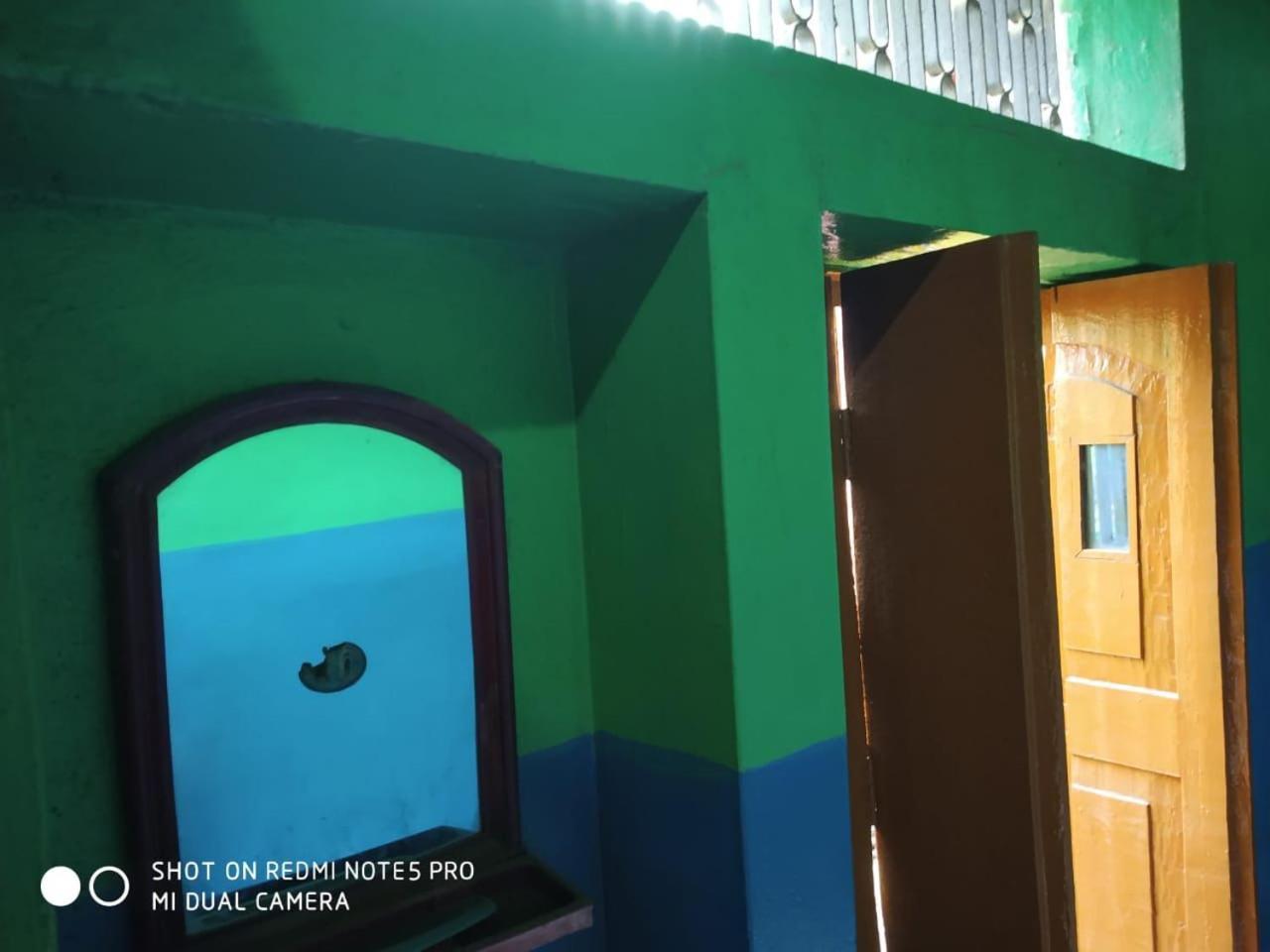 Hotel Yatri Niwas Varanasi Exterior photo