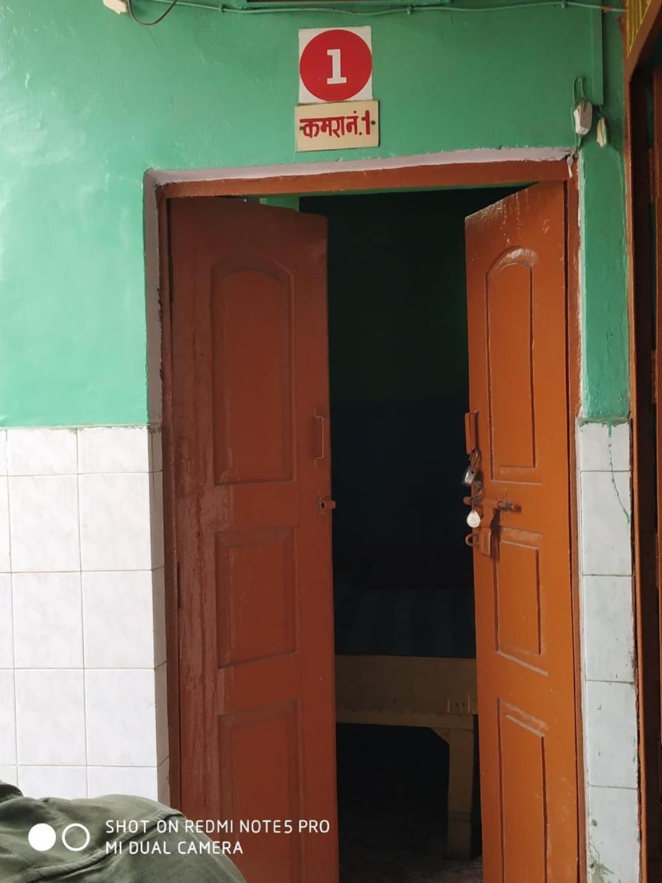 Hotel Yatri Niwas Varanasi Exterior photo